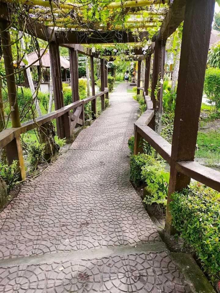 Hotel Pantropi-Coco Farm à Calapan Extérieur photo